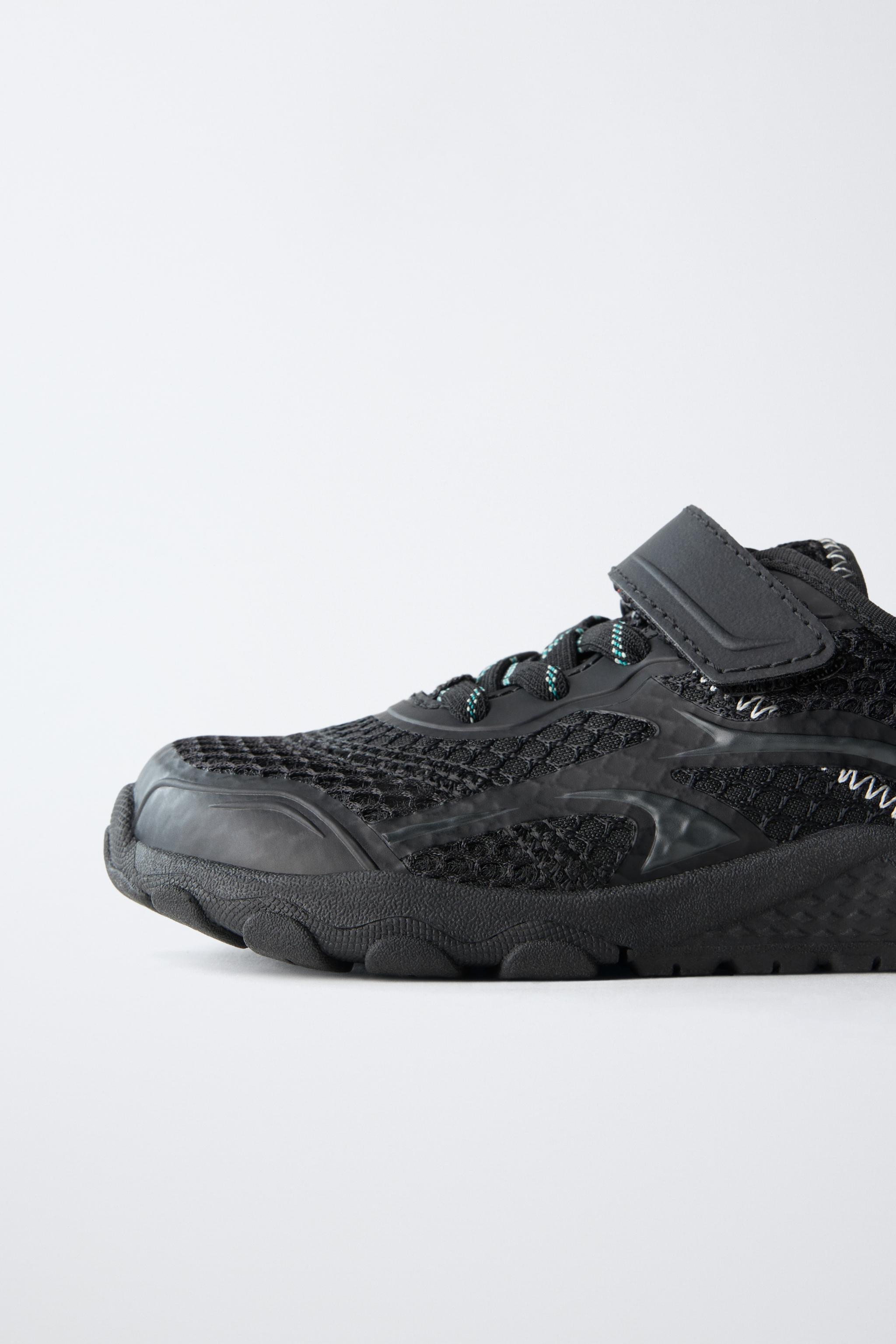 BAREFOOT SNEAKERS